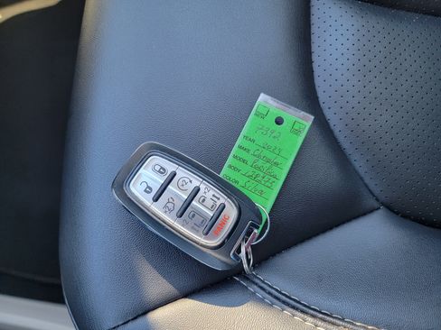 Used 2024 Chrysler Pacifica Touring-L image 28