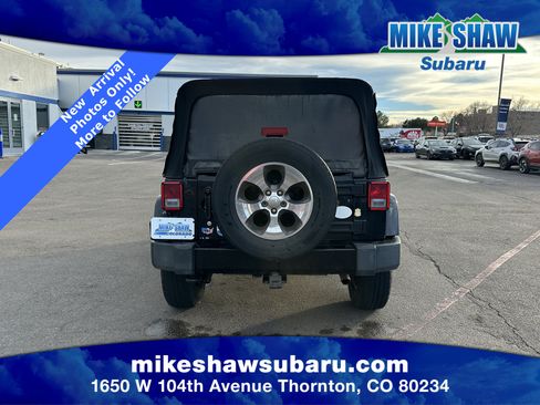 Used 2018 Jeep Wrangler Unlimited Sahara w/ Connectivity Group image 5