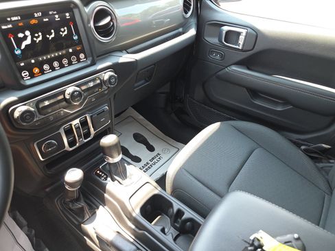Used 2023 Jeep Gladiator Overland AWD/4WD image 22