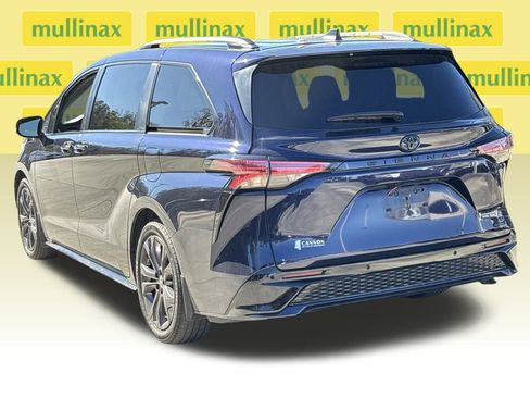 Used 2024 Toyota Sienna XSE image 9