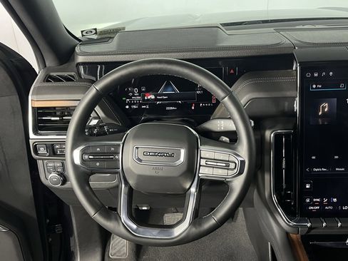Used 2025 GMC Yukon Denali image 13