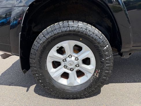 Used 2016 Toyota 4Runner SR5 AWD/4WD image 9