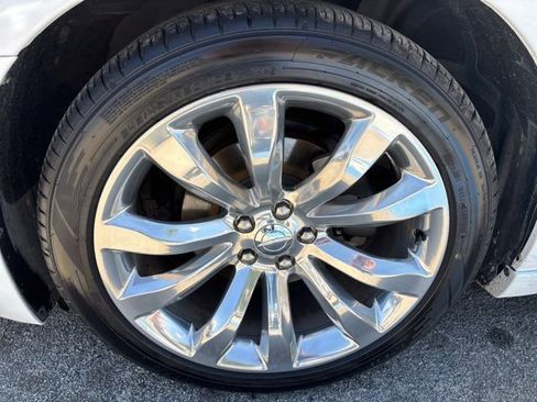 Used 2018 Chrysler 300 Limited image 9