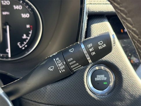 Used 2025 Cadillac XT6 Luxury image 28