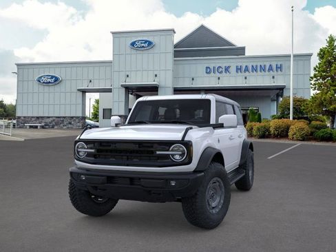New 2025 Ford Bronco Outer Banks w/ Sasquatch Package image 2