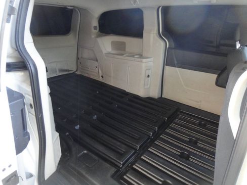Used 2010 Dodge Grand Caravan FWD image 19
