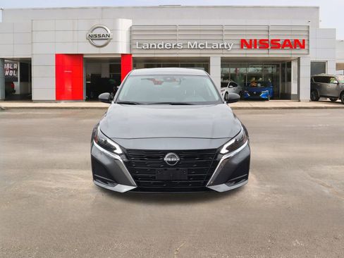 Used 2024 Nissan Altima 2.5 SV image 8