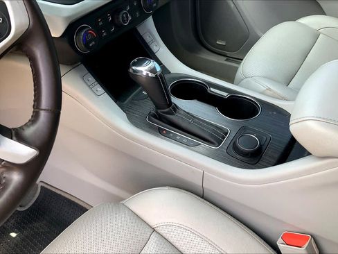 Used 2018 GMC Acadia SLT FWD image 17
