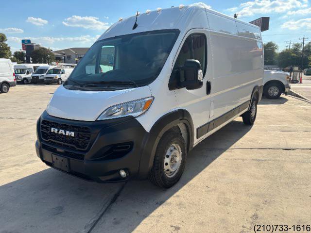 Used 2024 RAM ProMaster 2500 w/ Convenience Group FWD image 3