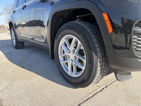 New 2025 Jeep Grand Cherokee Laredo X w/ Luxury Tech Group I image 19