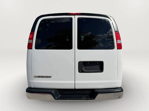 Used 2020 Chevrolet Express 3500 LT w/ LT Preferred Equipment Group RWD image 4