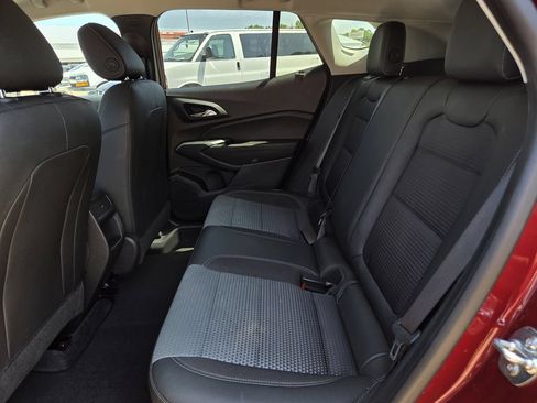 Used 2025 Chevrolet Trax LT w/ LT Convenience Package FWD image 19