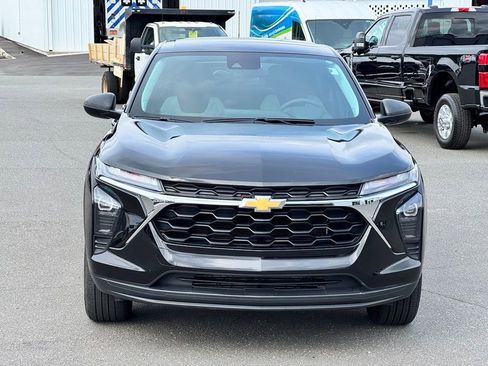 Used 2024 Chevrolet Trax LS FWD image 11