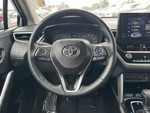 Used 2025 Toyota Corolla Cross LE image 16