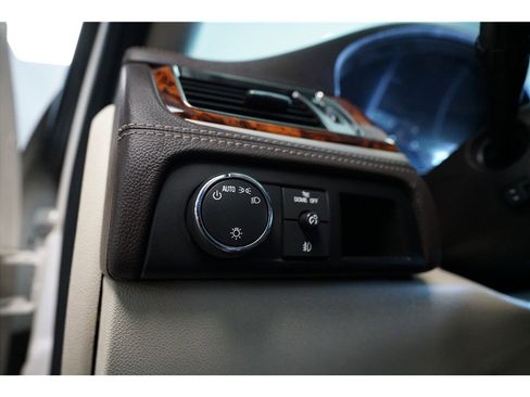 Used 2014 Cadillac Escalade Platinum RWD image 20