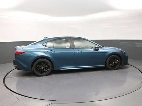 Used 2025 Toyota Camry SE FWD image 9