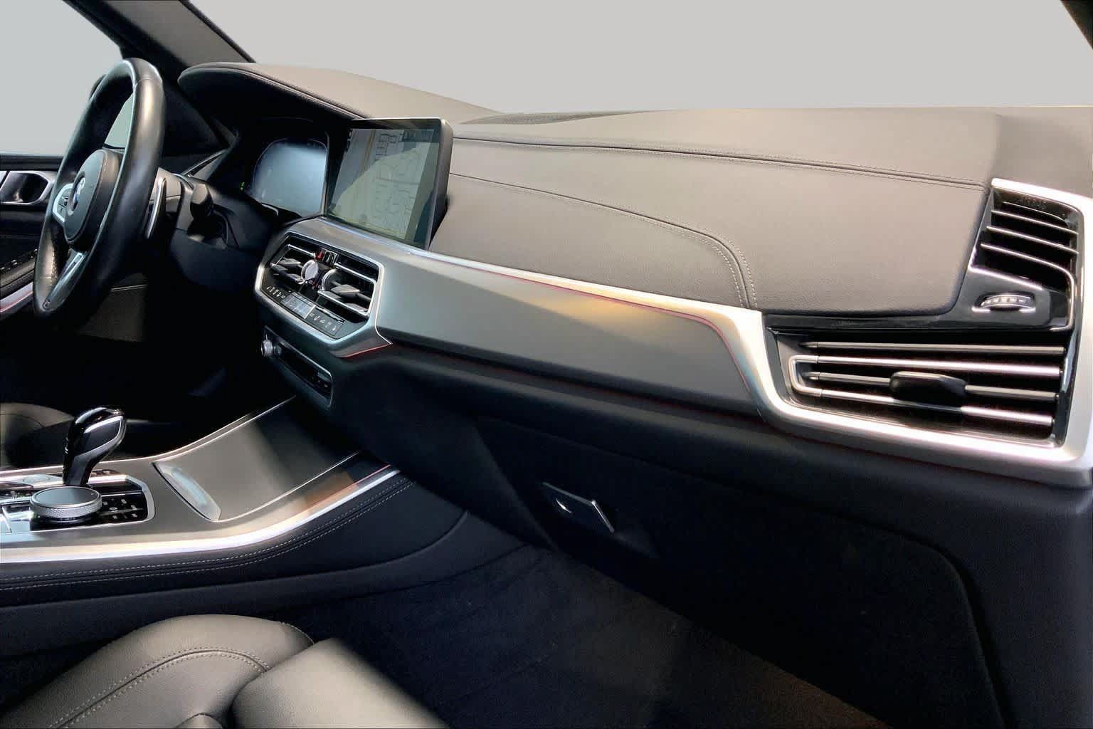 Used 2022 BMW X5 xDrive40i w/ M Sport Package AWD/4WD image 18
