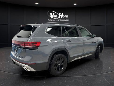 Used 2024 Volkswagen Atlas Peak Edition SEL image 7