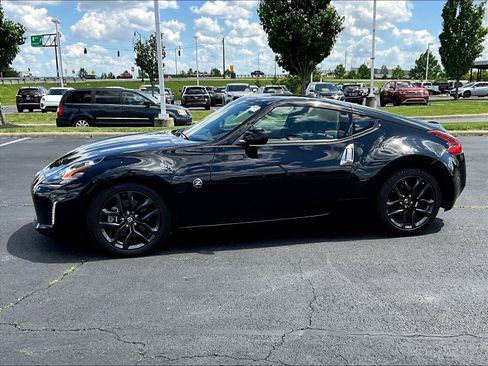 Used 2018 Nissan 370Z Touring RWD image 28