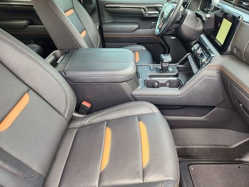 Used 2024 GMC Sierra 1500 AT4 w/ Technology Package AWD/4WD image 14