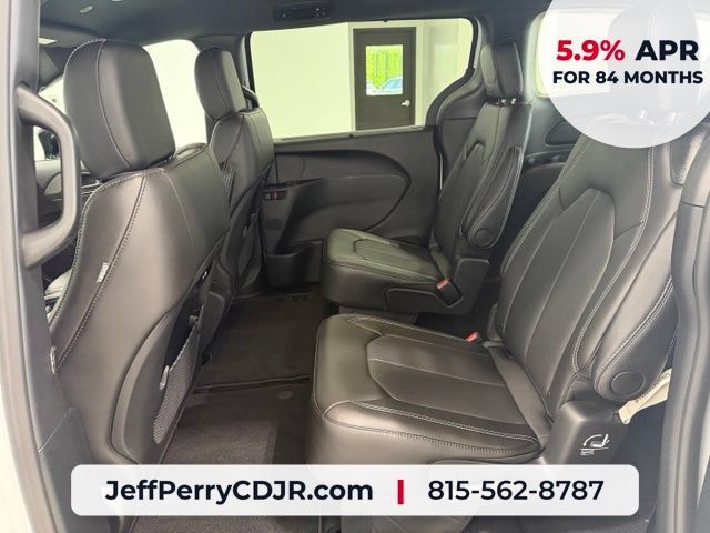 New 2027 Chrysler Pacifica Select AWD/4WD image 25
