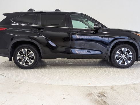 Used 2021 Toyota Highlander XLE image 8