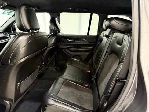 Used 2023 Jeep Grand Cherokee Altitude image 16