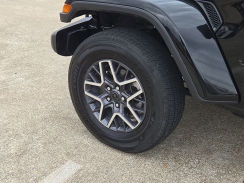 Used 2025 Jeep Wrangler Sahara image 11