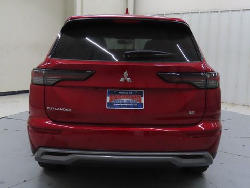 New 2025 Mitsubishi Outlander SE image 4