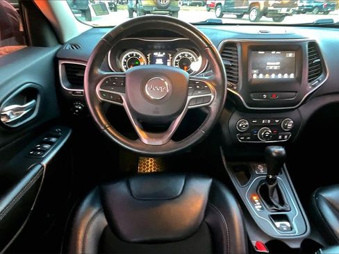 Used 2019 Jeep Cherokee Latitude Plus w/ Cold Weather Group image 5