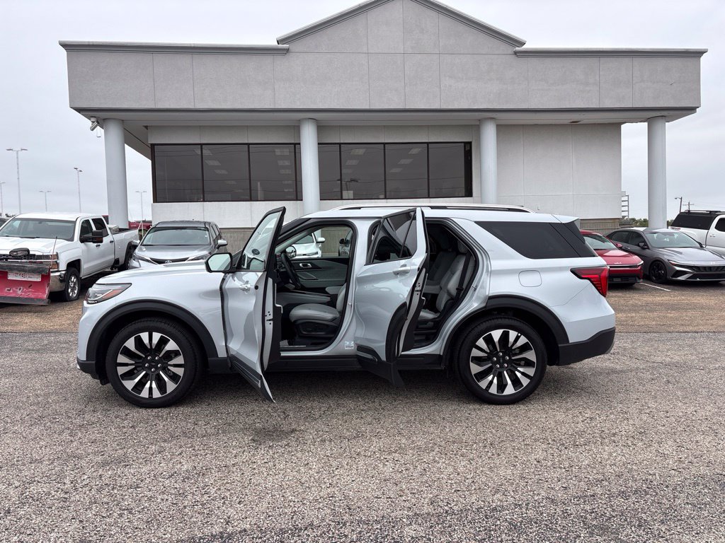 Used 2026 Ford Explorer Platinum w/ LUX Leather Package AWD/4WD image 4