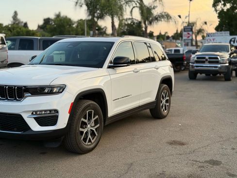 Used 2023 Jeep Grand Cherokee Limited w/ Luxury Tech Group II image 7
