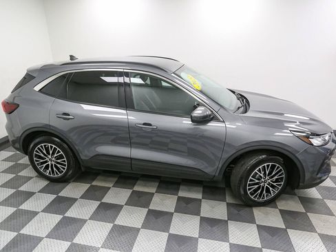 Used 2023 Ford Escape SE FWD image 5