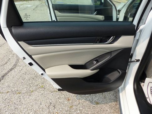 Used 2020 Honda Accord EX image 38