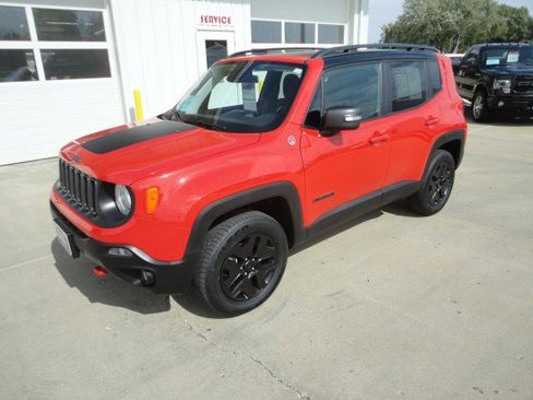 Used 2018 Jeep Renegade Trailhawk w/ Cold Weather Group II image 22