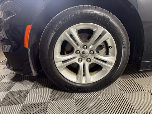 Used 2021 Dodge Charger SXT w/ Leather Interior Group image 4