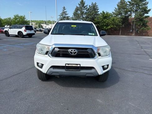 Used 2015 Toyota Tacoma 4x4 Double Cab w/ TRD Off-Road Package image 2