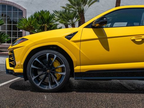 Used 2021 Lamborghini Urus AWD/4WD image 32