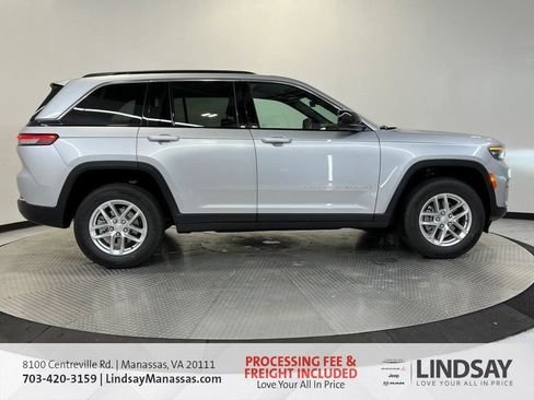 New 2025 Jeep Grand Cherokee Laredo w/ Luxury Tech Group I image 3