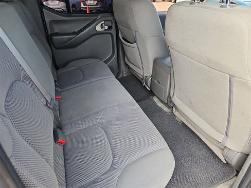 Used 2018 Nissan Frontier SV image 11