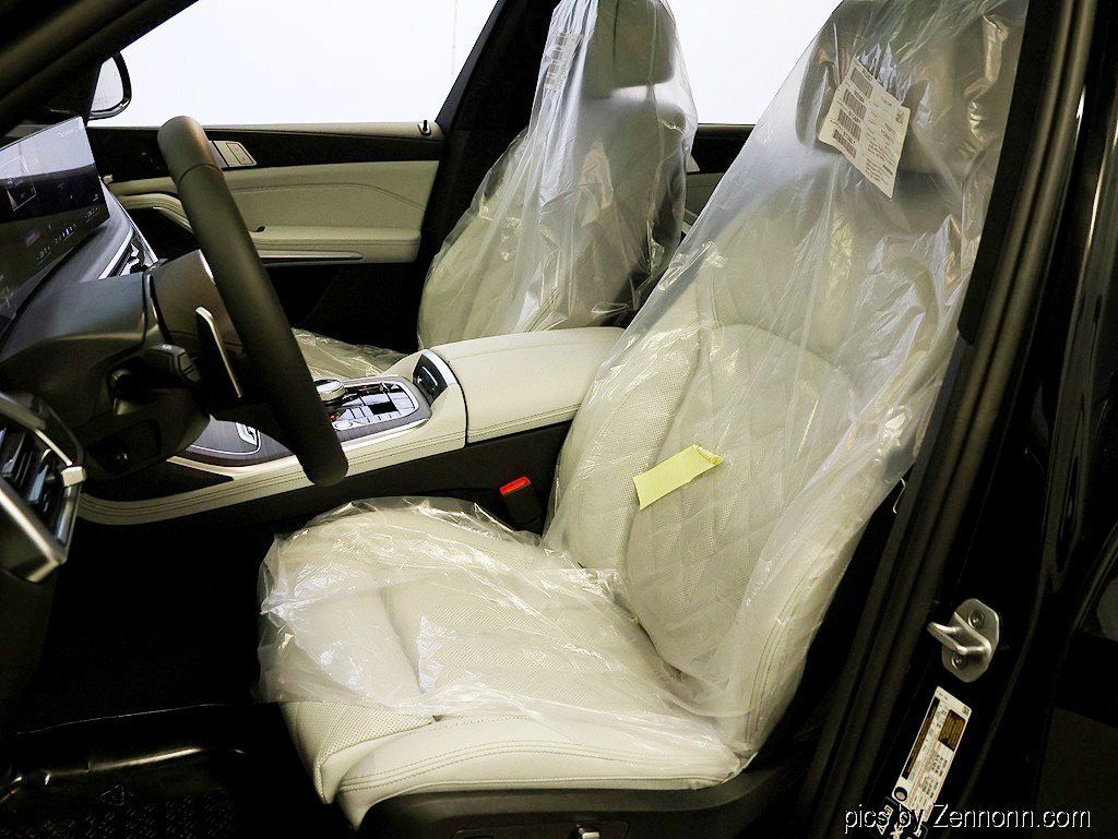 Used 2027 BMW X7 xDrive40i w/ M Sport Package AWD/4WD image 4