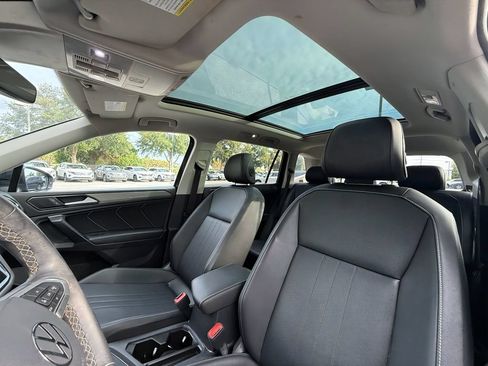 Used 2023 Volkswagen Tiguan SE w/ Panoramic Sunroof Package AWD/4WD image 19