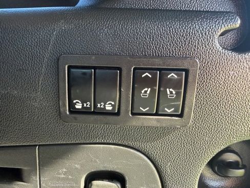 Used 2020 Cadillac Escalade ESV Premium Luxury image 8