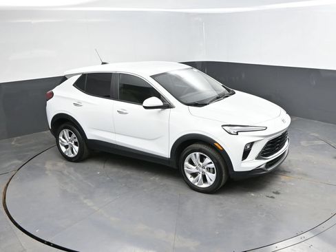 Used 2025 Buick Encore GX Preferred AWD/4WD image 26