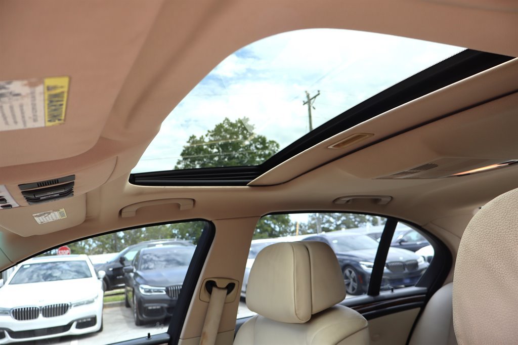 Used 2008 BMW 550i Sedan w/ Sport Pkg RWD image 22