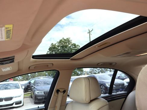 Used 2008 BMW 550i Sedan w/ Sport Pkg RWD image 22