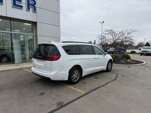Used 2022 Chrysler Pacifica Touring image 13