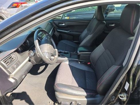 Used 2016 Toyota Camry SE FWD image 4