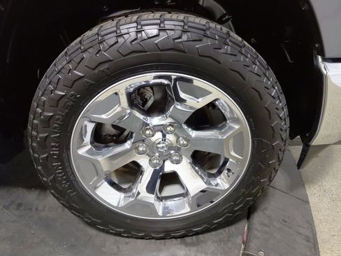 Used 2019 RAM 1500 Big Horn AWD/4WD image 32
