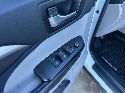 Used 2019 Toyota Highlander XLE image 31